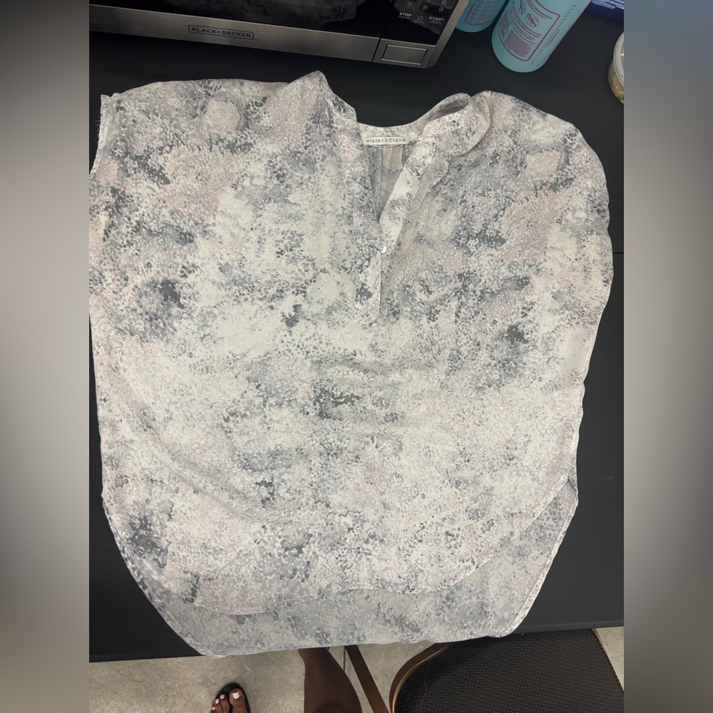 Violet & Claire Gray and White Textured Blouse